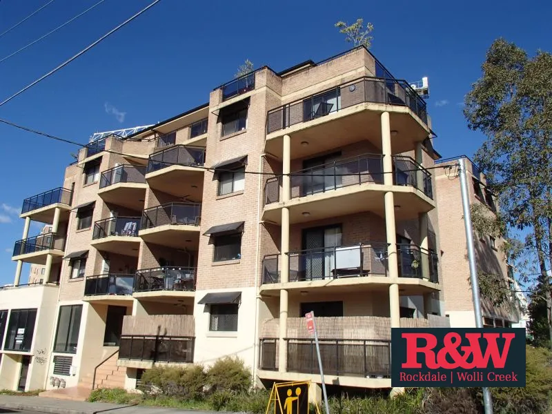Spacious & Convenient 2 Bedroom Unit
