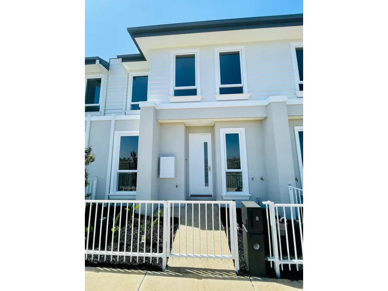 8 Cadenza Walk, Tarneit