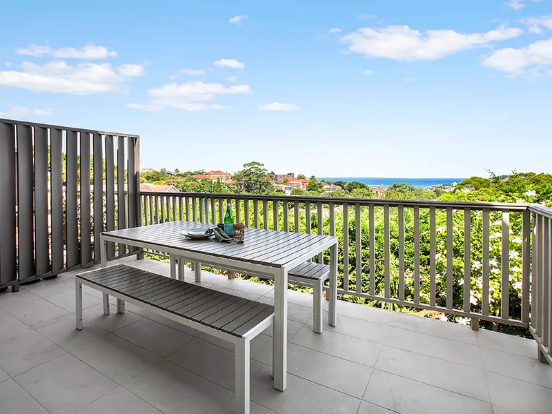 Character Deco Apartment With A Spacious Balcony And Parking