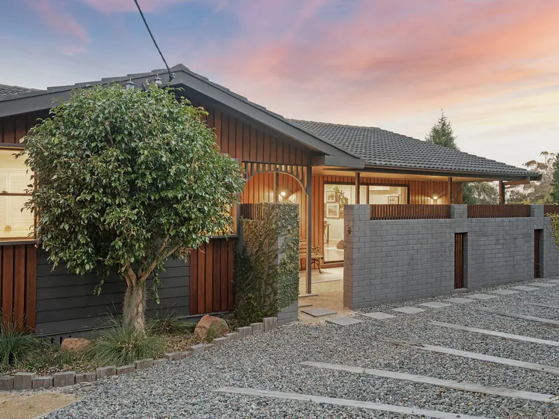 Sleek & Stylish Living - A Midcentury Modern Masterpiece for All Generations!