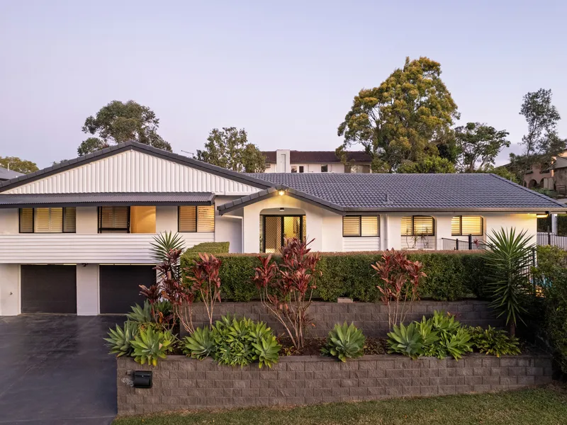 Magnificent Elevated Position Opposite Park