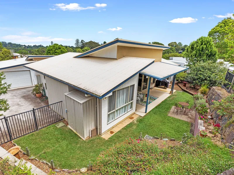 Easy to Maintain, Walk to Maleny Home!
