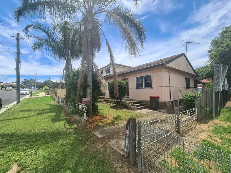 Three Bedroom Family Home **TWO WEEK FREE RENT**