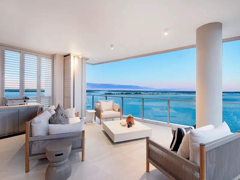 Panoramic Ocean Vista - Luxurious Full Floor