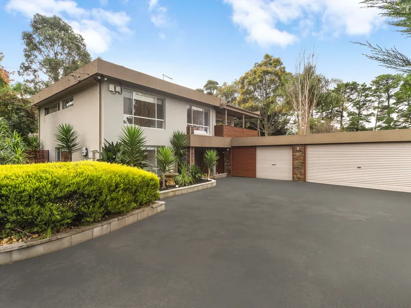 Beautiful 5 Bedroom Home with Pool