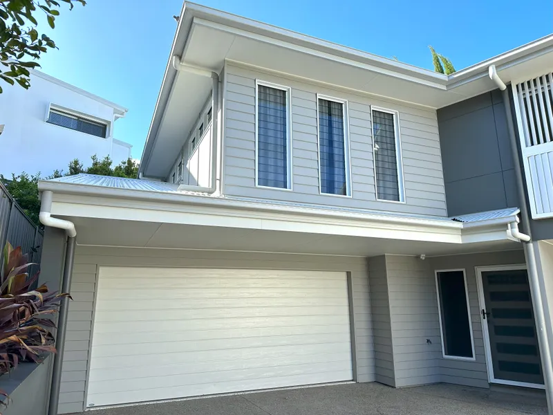 Private Townhouse Living in Central Buderim Mountain!