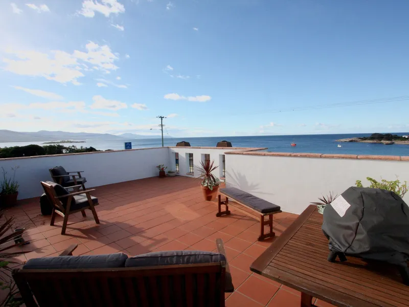 I Love to Live Beside the Seaside