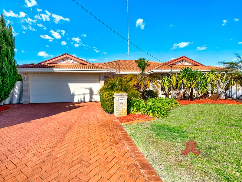 ENVIABLE QUALITY IN PRIZED LOCATION