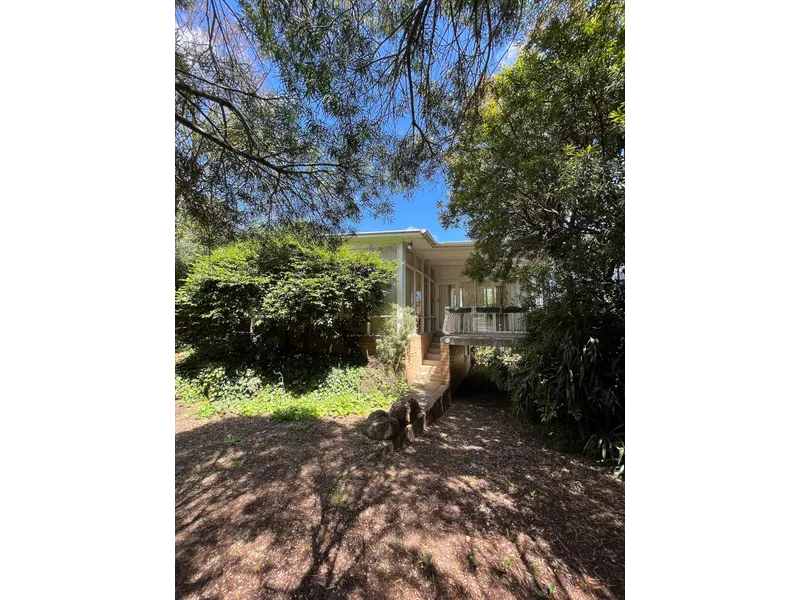 Timeless property in excellent location