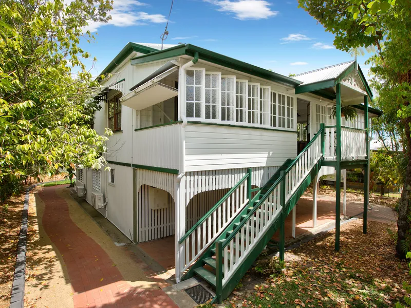 TRADITIONAL QUEENSLANDER WITH GRANNY FLAT & POOL – FULLY FURNISHED