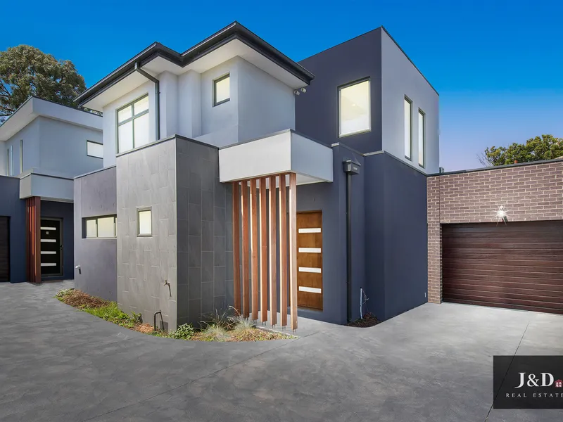 Established townhouse close to primary school and Deakin Uni, great for young family