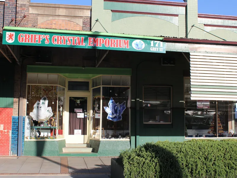 COMMERCIAL BUILDING FOR SALE