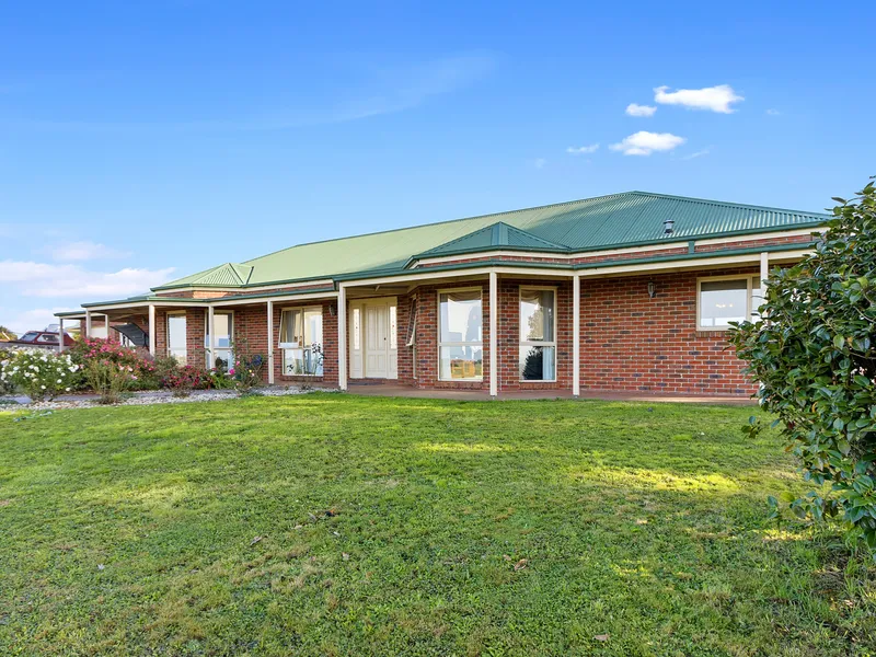 RURAL LIFESTYLE AT ITS BEST ON 6.5 ACRES