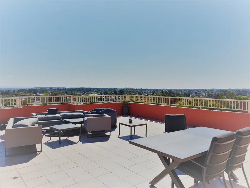 Modern unit with Huge private garden in complex and 2 AC