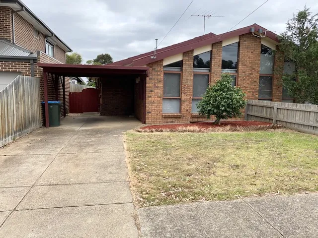 WALK TO THE WERRIBEE PLAZA 