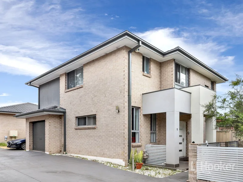 4 Bedroom Townhouse With Street Frontage & low Strata! Blacktown South School Catchment!