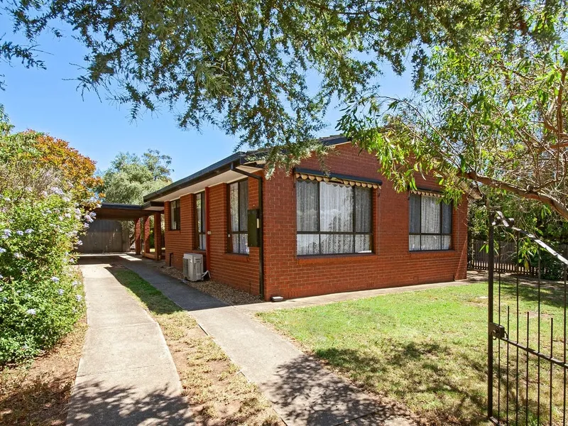 Three bedroom West Bairnsdale Home