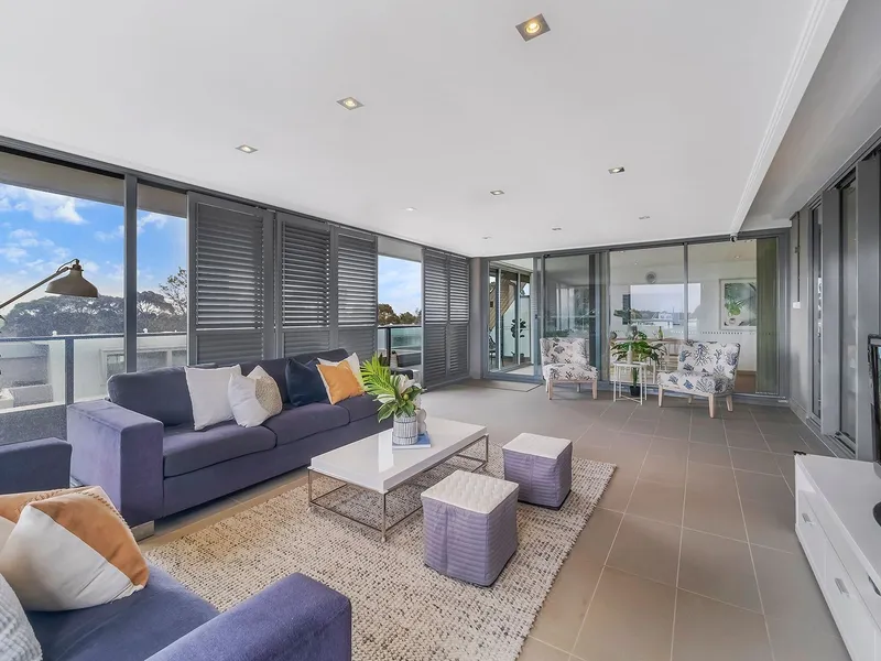 Stunning Penthouse With Quality And Convenience