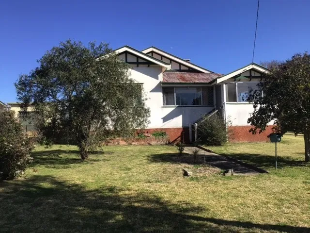 Country Charm close to town