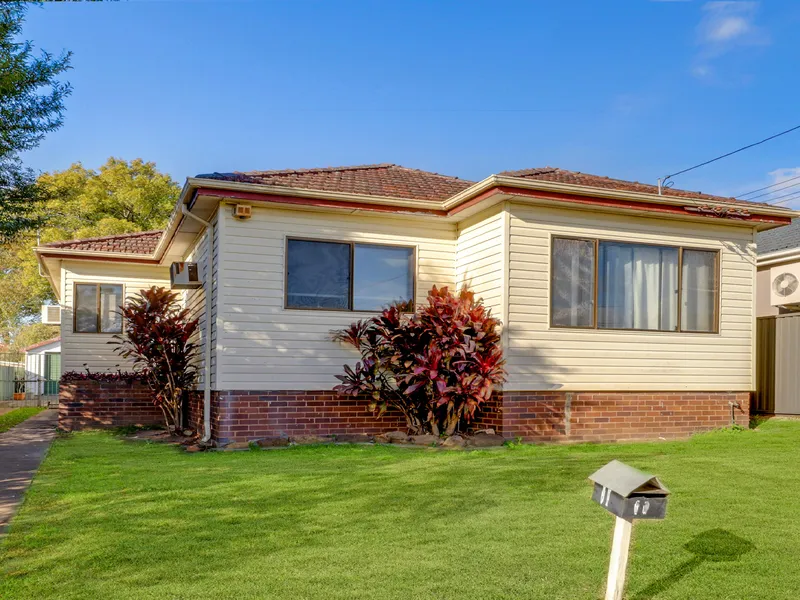 Five bedroom house in a very good location for lease now!