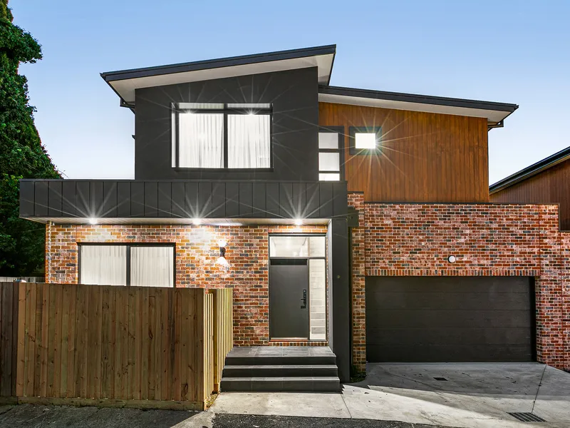 Brand new luxury in an affluent neighbourhood