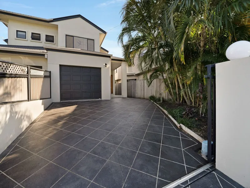 Prince Street 3 Bedroom Gem!