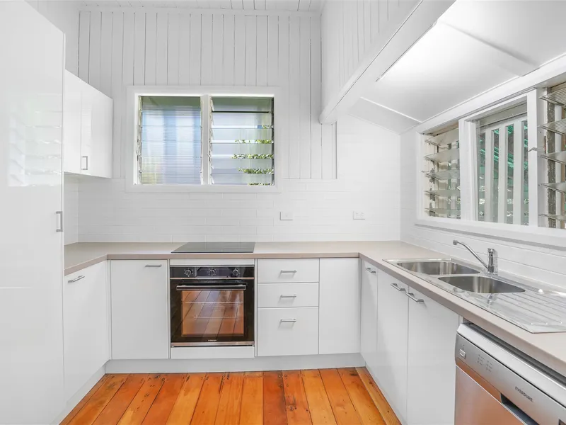 Fresh renovation awaits the new tenant - new bathroom, new kitchen, 3 bedrooms, air-conditioning, ceiling fans, pets on application 