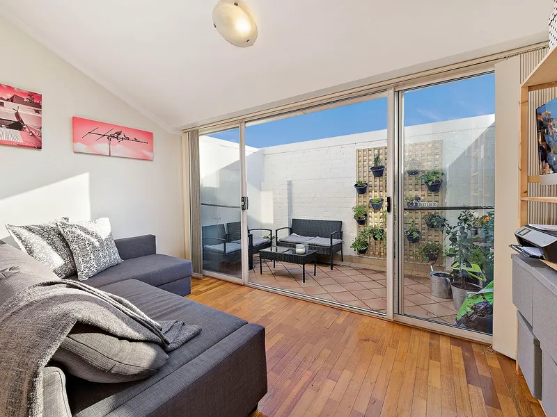 Bright & Modern 1 Bedroom Apartment