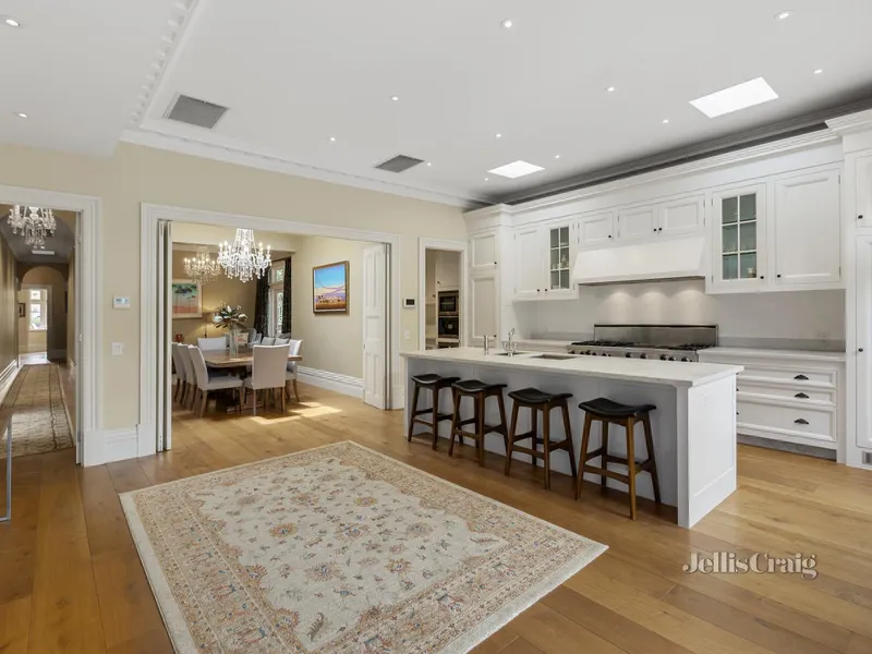 Sophisticated single level home
