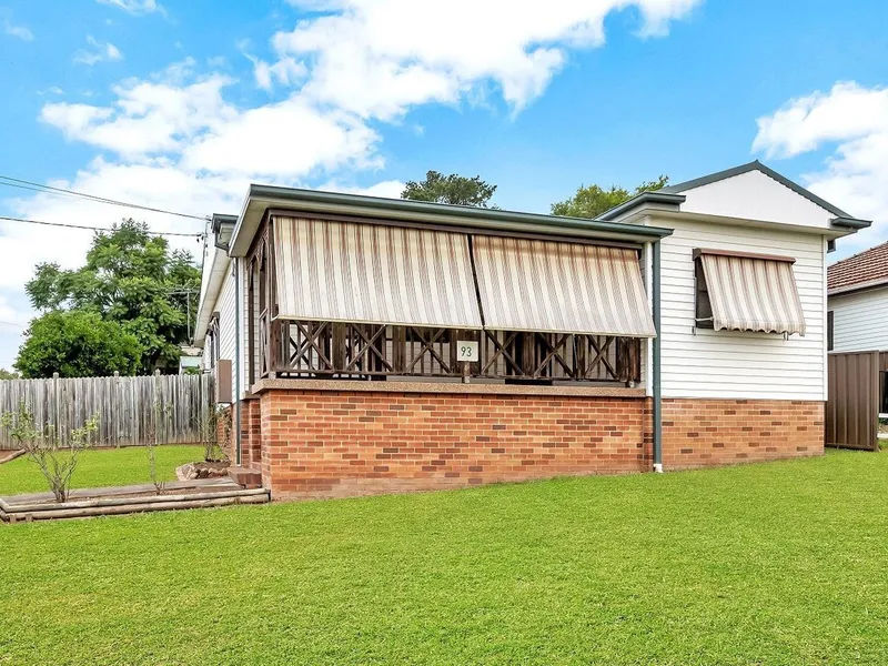 Located in a friendly neighbourhood close to all amenities
