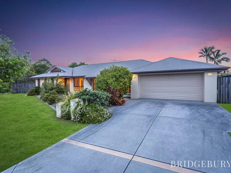 Spacious Family Residence on a 900m2 Parcel with Dual Gated Side Access and Two Living Areas