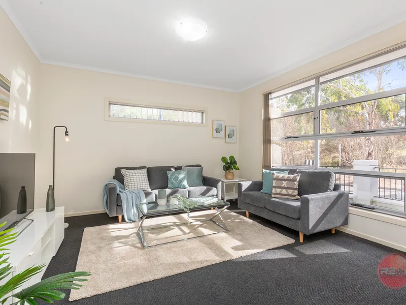 Smart and snappy, modern living … Love to live in or easy to rent out!