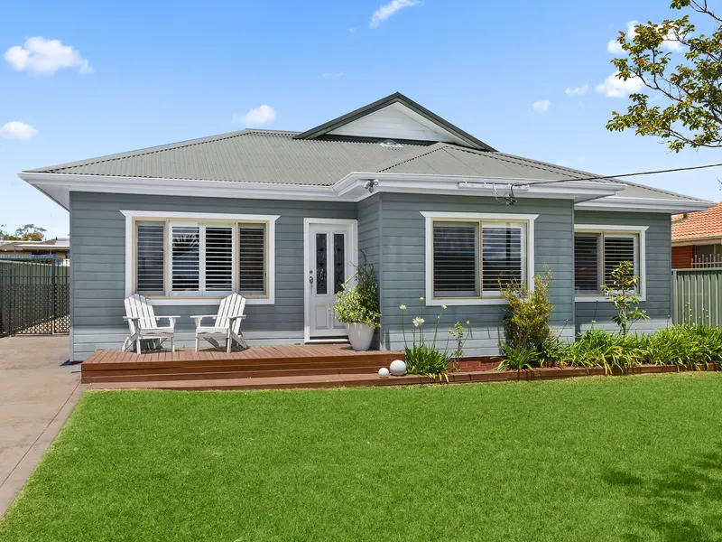 Stunning Family Entertainer, Big Block, multi living areas and Pool