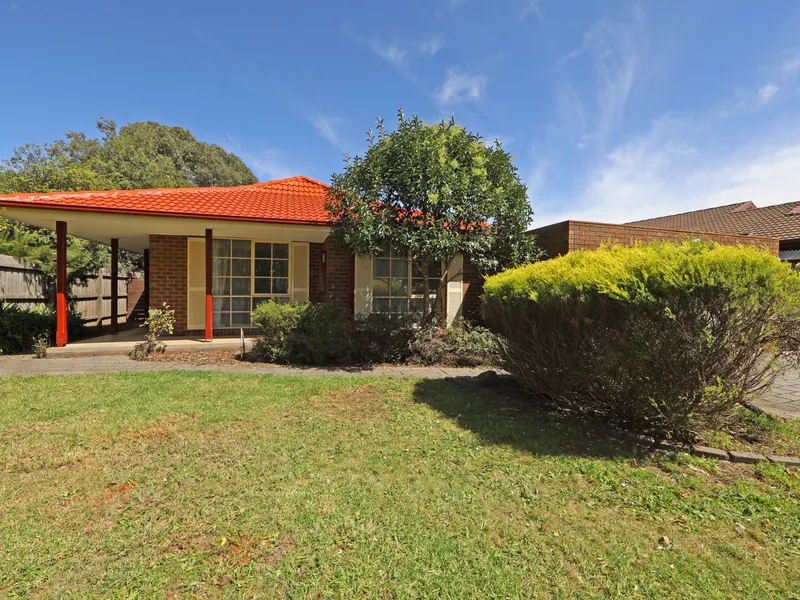 LOCATION! COMFORT! DOUBLE GARAGE!