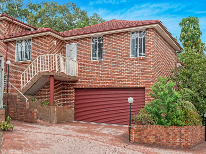 Family Home with Low Maintenance in Carlingford West Catchment