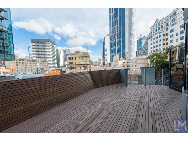 LARGE ONE BEDROOM APARTMENT!