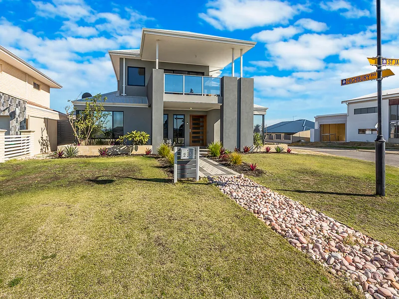 ARCHITECTURALLY DESIGNED - VIEWS TO THE SCARP