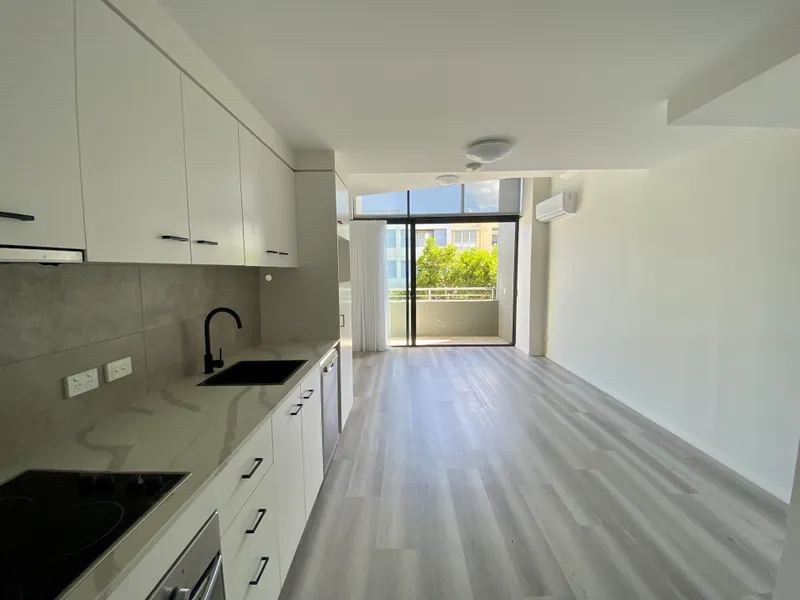 Stunning Executive Unit in the Heart of Varsity!