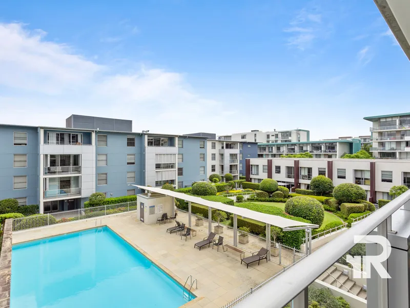 Conveniently located apartment, footsteps to the water front!