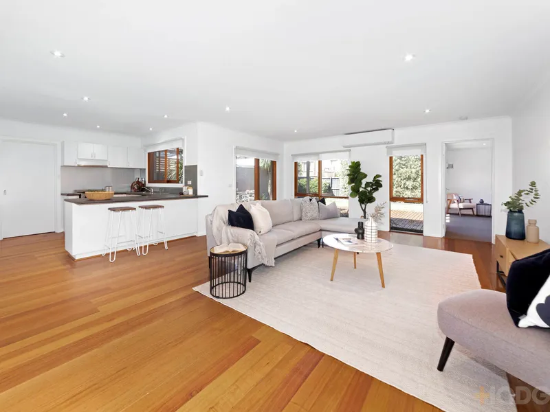 FREE-FLOWING & FABULOUS ON FULL SIZED BLOCK!