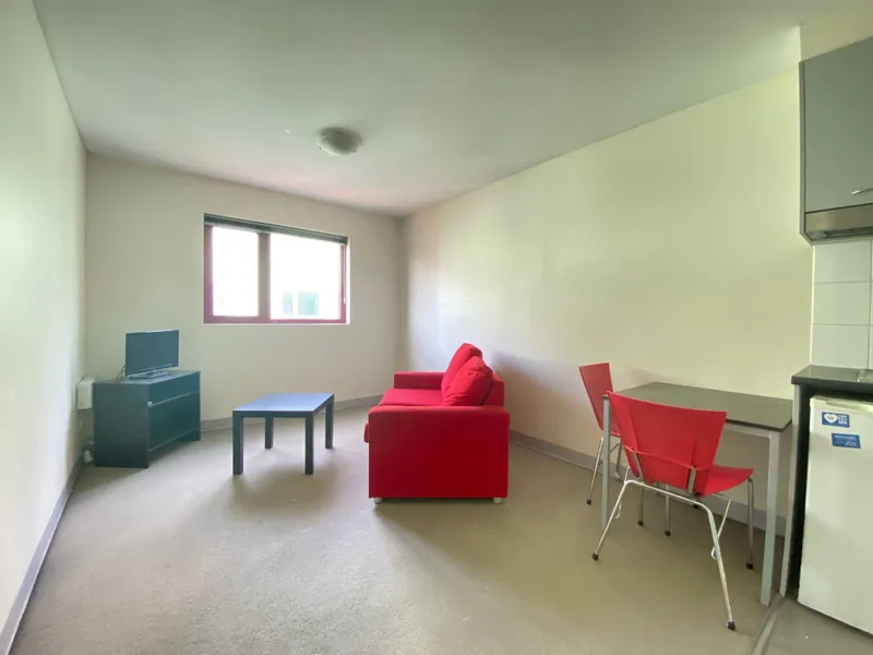 Well Presented, Fully Furnished Apartment