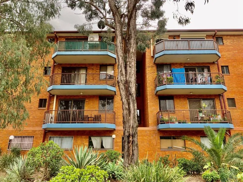 Walk to school shop & station