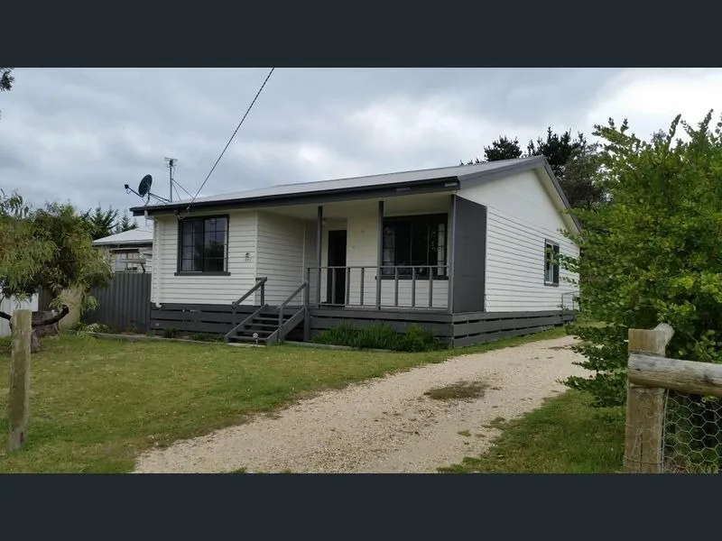 Holiday Rentals from $250 per night. 3 Bedroom home - walk to 90 Mile Beach with bush views. Maximum 10 people availability.