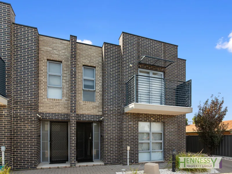 TRENDY TOWNHOUSE