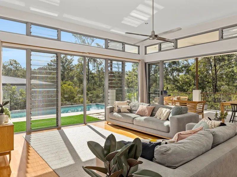 Sundrenched Architectural Entertainer