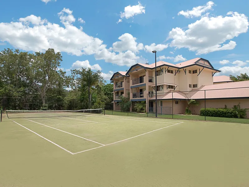 BREAK LEASE!!! GROUND FLOOR UNIT IN A RESORT STYLE COMPLEX - Walking distance to Uni and hospital - AVAILABLE NOW!!!