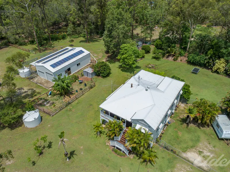 5 Acres - Hard to find  !  Large Family Home  set up for Horses  and  Eco Friendly  Living-