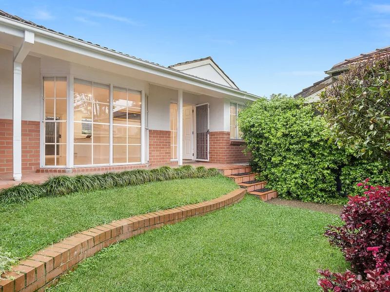 LOW MAINTENANCE LIVING IN FAMILY FRIENDLY NEIGHBOURHOOD