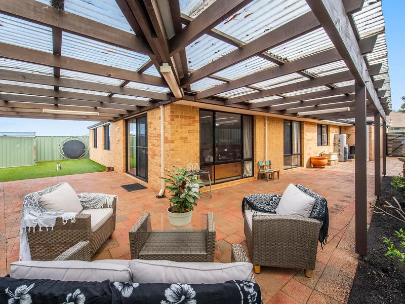 WELL PRESENTED FAMILY HOME IN CENTRAL LOCATION!