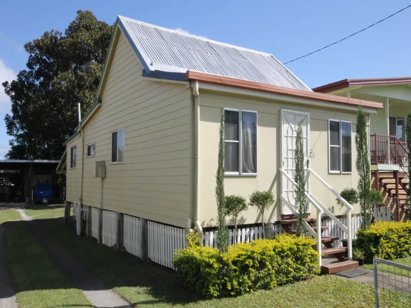 CHARMING WELL MAINTAINED LOWSET COTTAGE ON CONCRETE STUMPS WITH LARGE SHED